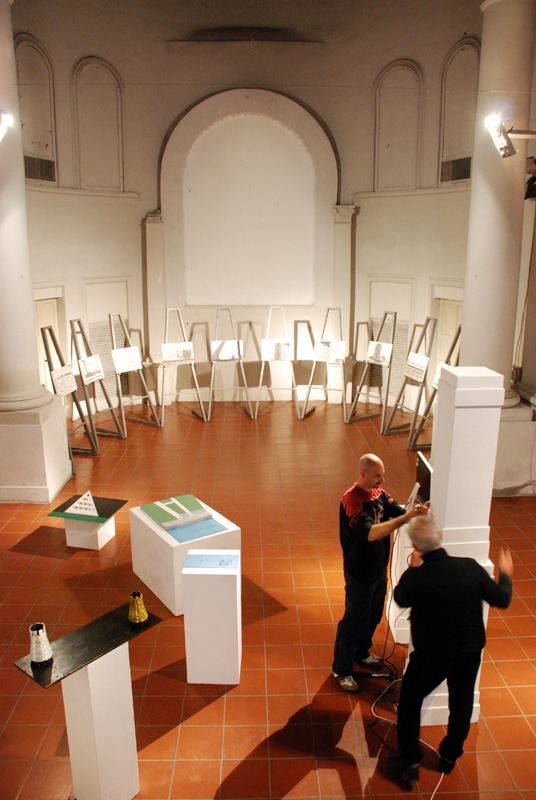 2012, ottobre | Un momento dell'allestimento della mostra Dar Sanah